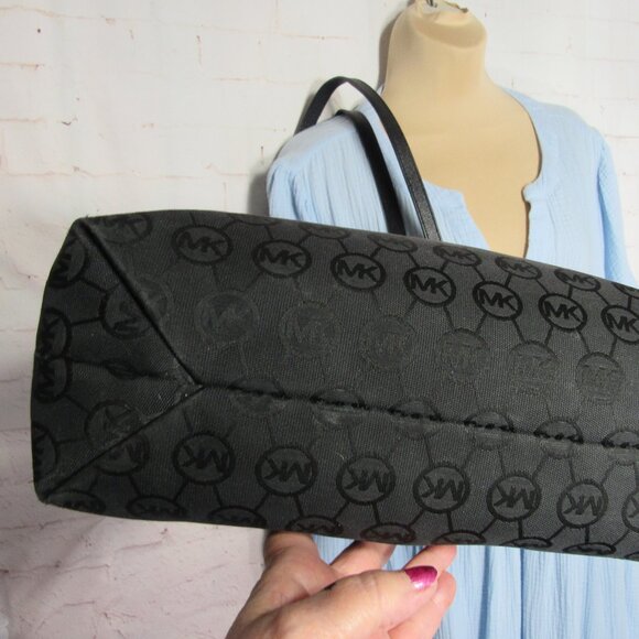 MICHAEL KORS BENNET BAG TOTE SIGNATURE CANVAS ZIP CLOSURE 3 INSIDE POCKETS BLACK - Picture 7 of 10